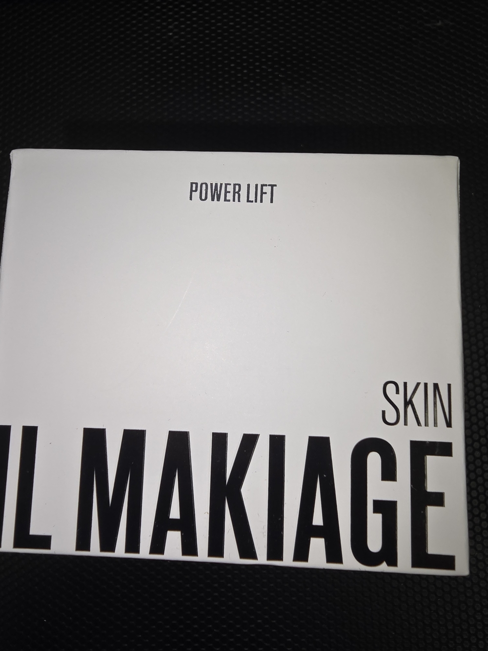 IL MAKIAGE White and Black Power Lift Skin Box